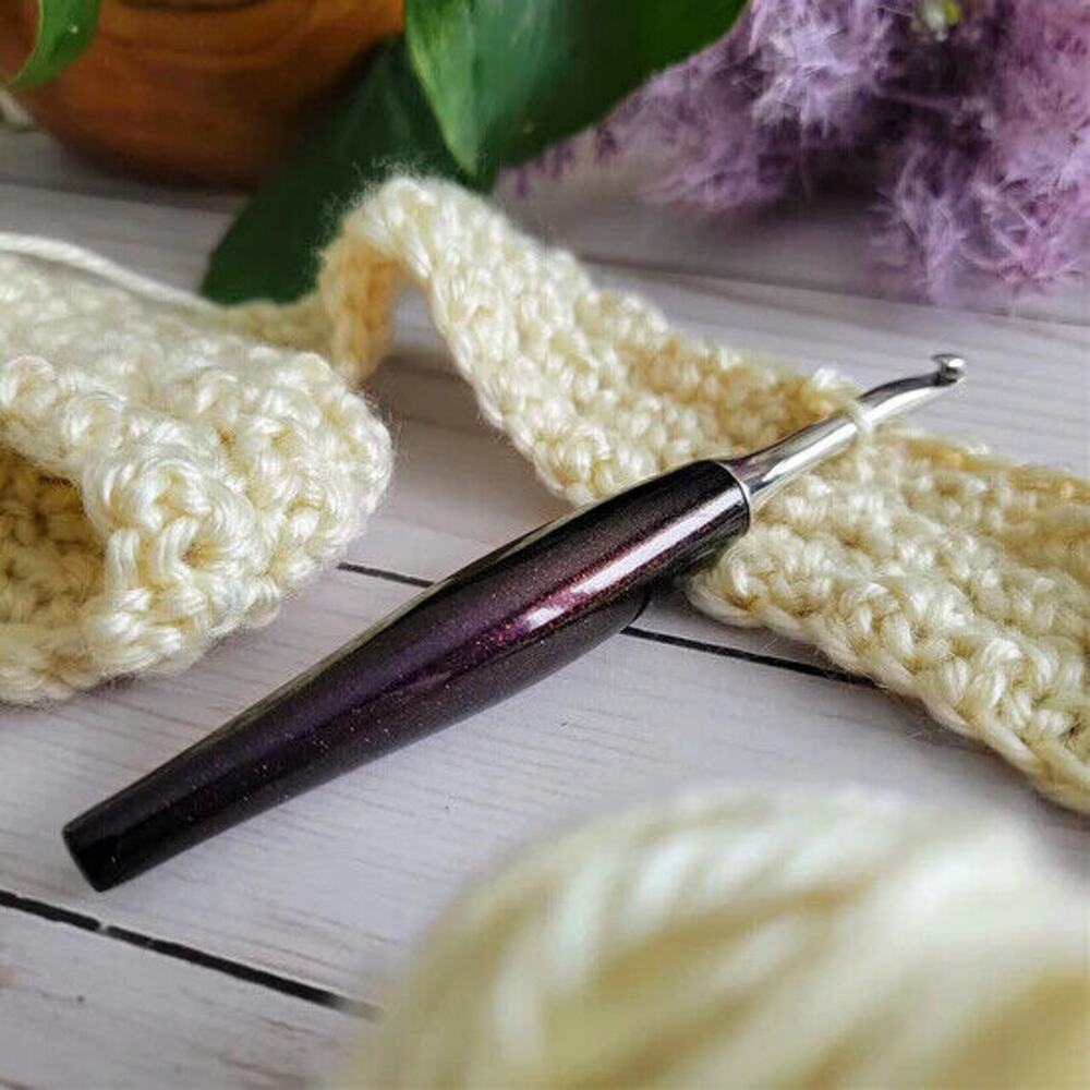 Furls Odyssey Crochet Hook, Amethyst (9.0mm (N)) DISCONTINUED/RARE